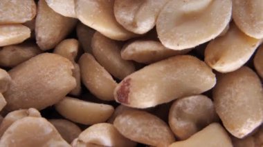 Hot roasted peanuts spins, shelled peanuts, ground nuts. Spicy peanuts rotate.