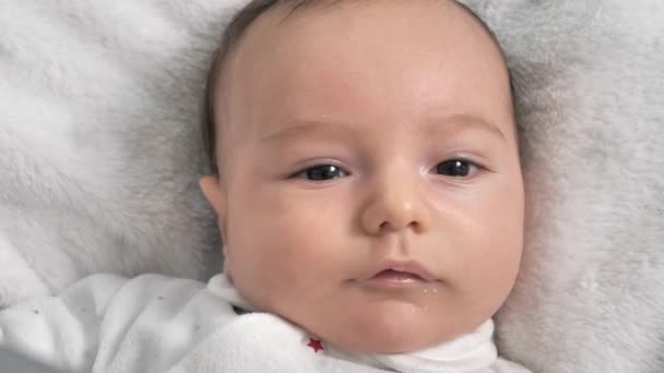 Babys Rosto Close Lábios Olhos Recém Nascido — Vídeo de Stock