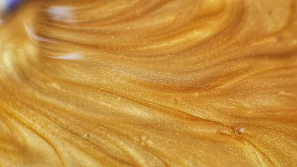 Блискучий Потік Фарби Розплавлена Золота Текстура Плаваюче Чорнило Дефокусований Жовтий — стокове фото