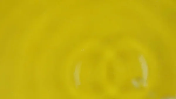 Kozmetik Jel Köpüklü Krem Sarısı Şeffaf Yüzey Soyut Kozmetik Doku — Stok fotoğraf