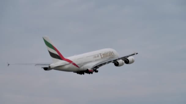 Рим Італія Грудня 2023 Року Величезний Emirates Boeing 777 Злітає — стокове відео