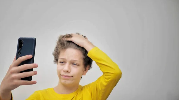 Teenage Boy Squeezes Acne While Looking Phone Problem Teenage Acne — Fotografia de Stock