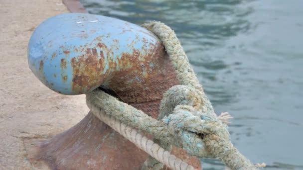Anillo Amarre Puerto Con Una Cuerda Para Amarre Barcos — Vídeos de Stock