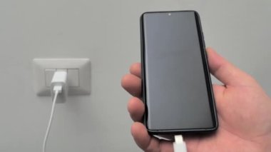 Telefonunuza olan şarj bağlantısını kapatın.