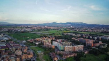 Roma, İtalya 'nın Prenestina bölgesinde. Modern yol sistemine kuşbakışı bir bakış..