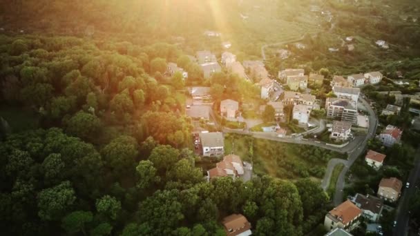 Bezpilotní Pohled Slunce Zapadá Horskou Krajinu Během Krásného Západu Slunce — Stock video