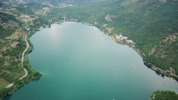 Vista Aérea Paisaje Del Lago Del Corazón Scanno Italia — Vídeos de Stock