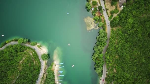 意大利阿布鲁佐 斯坎诺湖 美丽的夏季湖景 鸟瞰美丽的沙滩海湾 — 图库视频影像