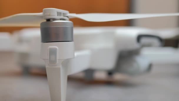 Drone Met Camera Close Voorbereiding Van Quadcopter Voor Vlucht — Stockvideo