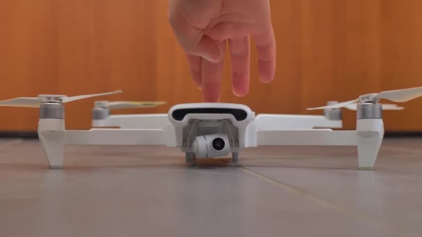 Drone Con Fotocamera Primo Piano Preparare Quadricottero Volo — Video Stock