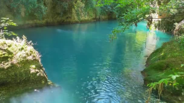 Groen Blauw Turquoise Blauw Transparant Water Textuur Bovenaanzicht Van Wateroppervlak — Stockvideo