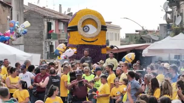 Рим Італія Липня 2023 Міньйон Квітів Вишень Свято Місті Паломбара — стокове відео