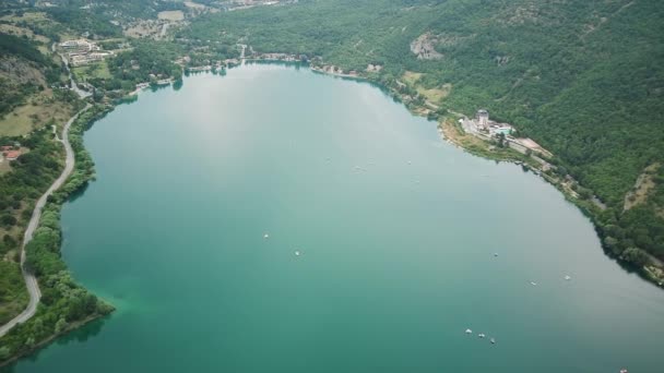 意大利斯坎诺心脏湖的空中景观 — 图库视频影像