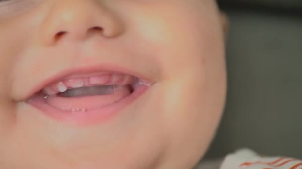 Babys Boca Primeiros Dentes Pequenos — Vídeo de Stock