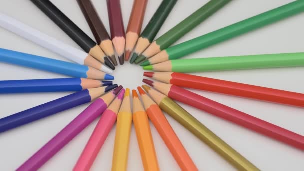 Lápices Colores Giran Como Los Rayos Del Sol Fondo Lápices — Vídeo de stock