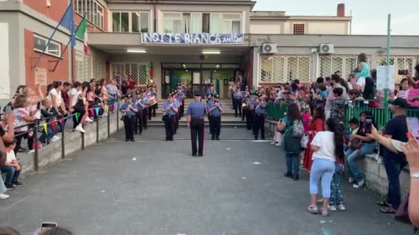 3月14日 意大利罗马 2023年 意大利警察乐队演奏 在学校放假时 — 图库视频影像