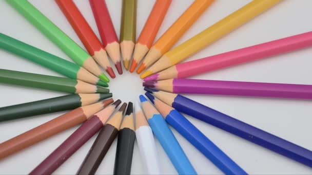 Lápices Colores Giran Como Los Rayos Del Sol Fondo Lápices — Vídeos de Stock