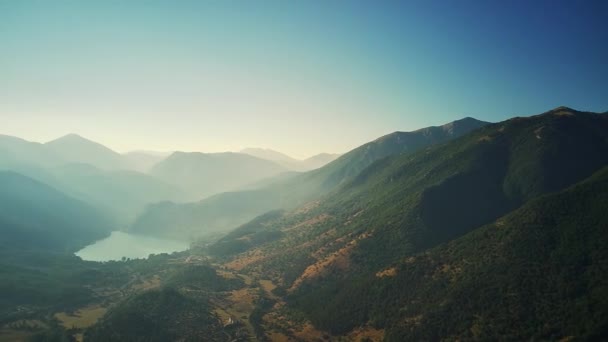 Pemandangan Drone Dari Danau Scanno Panorama Dari Pegunungan Abruzzo — Stok Video