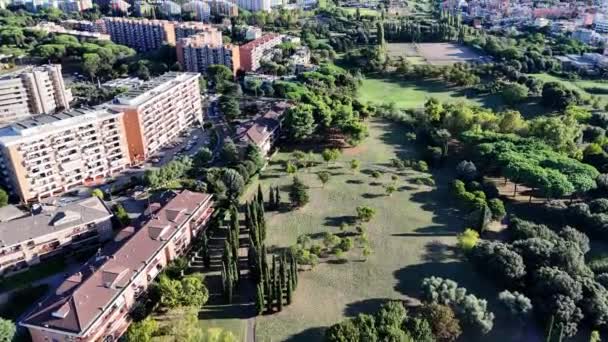 Widok Lotu Ptaka Nowoczesną Dzielnicę Mieszkalną Obok Parku Rzymie Włochy — Wideo stockowe