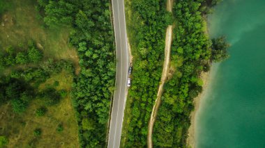 Abruzzo 'daki San Domenico Dağı' nın insansız hava aracı manzarası. İtalya