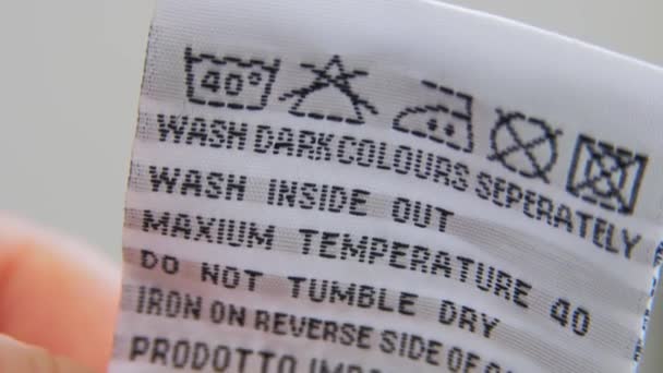服装洗涤说明标签宏关闭库存镜头 — 图库视频影像