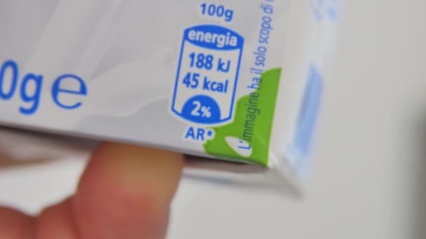 Primer Plano Tabla Datos Nutricionales Del Paquete Enfoque Selectivo — Vídeo de stock