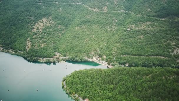 意大利阿布鲁佐 斯坎诺湖 美丽的夏季湖景 鸟瞰美丽的沙滩海湾 — 图库视频影像