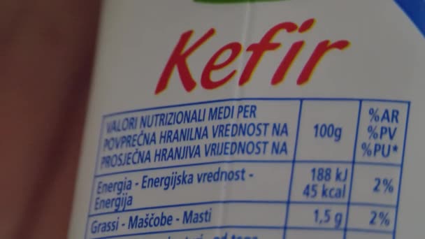 Etykieta Żywności Badania Kalorii Opakowaniach Żywności Ekstremalne Zbliżenie Makro — Wideo stockowe