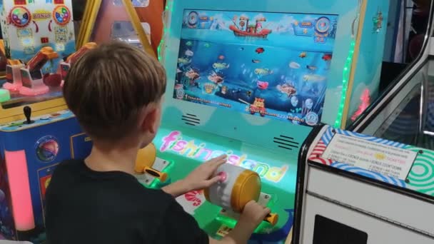 意大利 2023年7月14日 孩子们的游戏机 儿童游乐园里的好玩游戏 — 图库视频影像