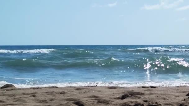 Mořské Vlny Písečné Pláži — Stock video