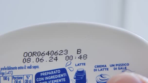 プラスチック製のバター瓶の有効期限 — ストック動画