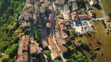 San Domenico Gölü, Abruzzo, İtalya yakınlarındaki ormanın kuş bakışı görüntüsü