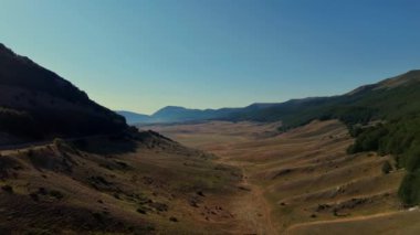 İHA kanyonda uçuyor, İtalya 'da..