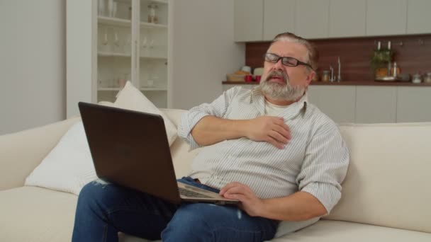 Handsome Retired Mature Man Eyeglasses Working Online Laptop Suffering Heart — Stock Video