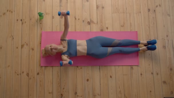 Draufsicht Auf Entschlossene Aktive Fitness Attraktive Reife Frau Sportbekleidung Auf — Stockvideo