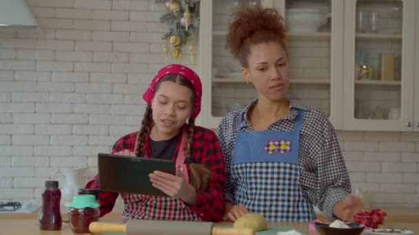 Positive Adorable Multiracial Teen Daughter Happy Attractive Black Mother Aprons — Stockvideo