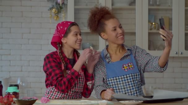 Positive Pretty African American Mother Lovely Multiethnic Teenage Daughter Aprons — Video