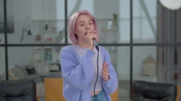Emotional Talented Beautiful Pink Haired Female Singer Singing Microphone Performing — Stock Video