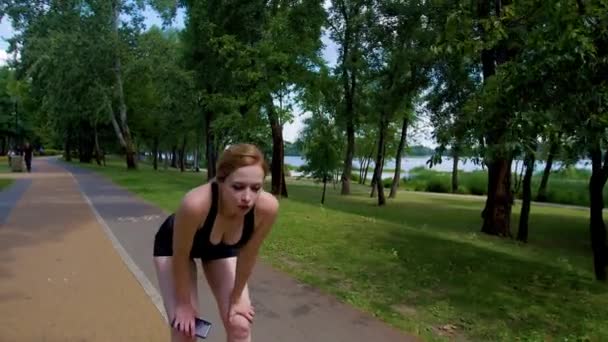 Aktywnie Zmotywowana Atrakcyjna Wysportowana Kobieta Średnim Wieku Jogger Robi Sobie — Wideo stockowe