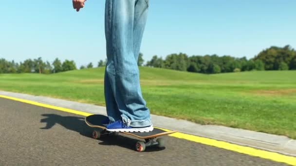 Sección Baja Estilo Vida Activo Adolescente Skateboarder Zapatos Lona Moda — Vídeo de stock
