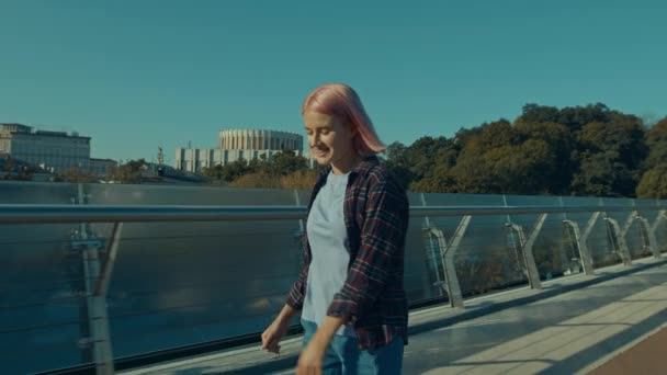 Portrait Smiling Attractive Stylish Pink Haired Female Roller Skater Rollerblading — Stock Video