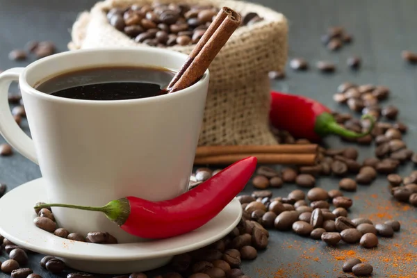 Pittige Koffie Met Chili Peper Kaneel — Stockfoto