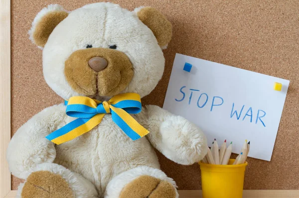 War Ukraine Teddy Bear Blue Yellow Ribbon Background Pinboard Word — Stock Photo, Image