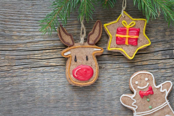 Weihnachten Hausgemachte Plätzchen Hängen Auf Holz Hintergrund — Stockfoto