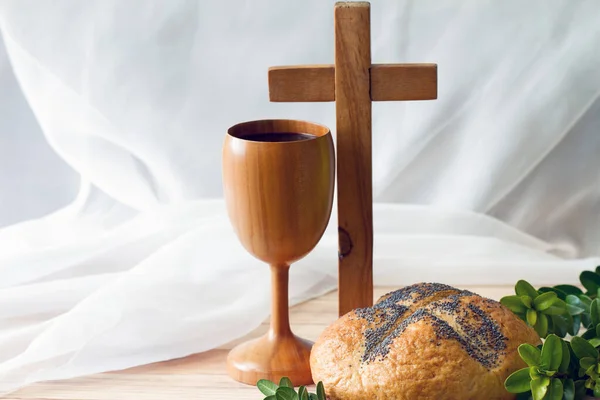 十字架 ワインとパンとシャリー 最後の晩餐とキリストの概念の情熱 — ストック写真