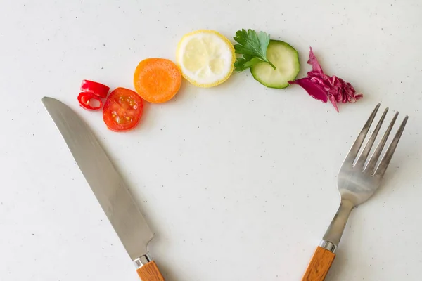Sliced Vegetables Fruits Knife Fork Light Background Healthy Diet Concept — Stock Photo, Image
