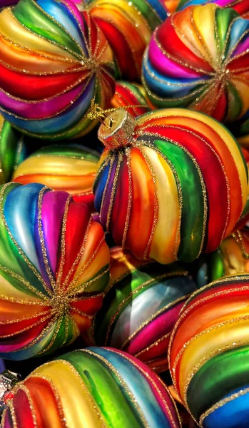 Διακόσμηση Χριστουγεννιάτικου Δέντρου Χρώματος Rainbow Για Λοατκι Κοινότητα Lgbt Έννοια — Φωτογραφία Αρχείου