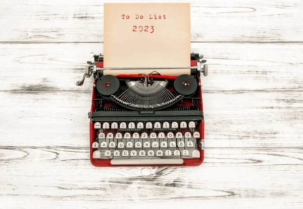 新年决心 有文字要做列表2023的复古打字机 — 图库照片