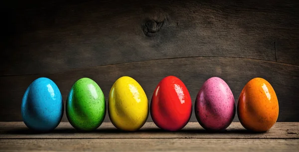 Fila Huevos Pascua Sobre Fondo Rústico Madera Banner Colorido Decoración — Foto de Stock