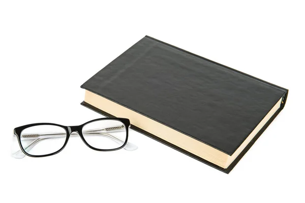Buch Und Brille Isoliert Auf Weißem Hintergrund — Stockfoto